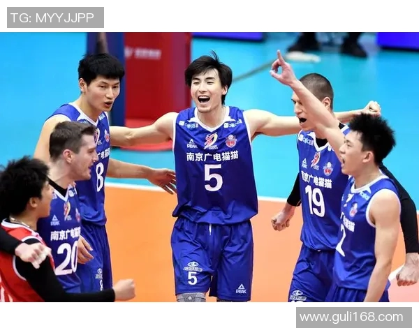 南京排球队的耐力揭秘：从训练到比赛的全景探索